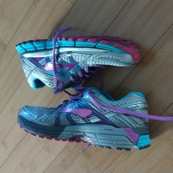 Brooks Women's Adrenaline GTS 17 Running Shoe size 9 NARROW. - Picture 4 of 10